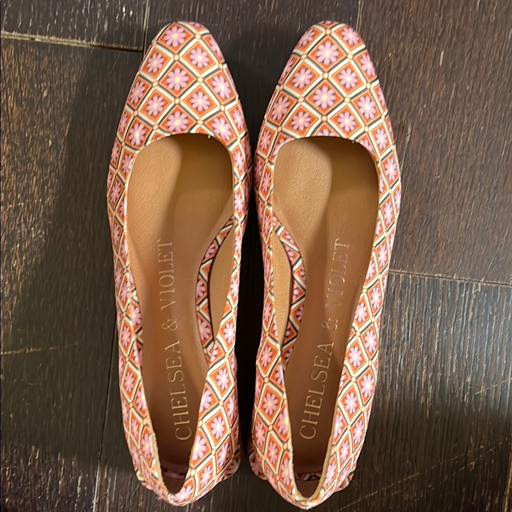 Chelsea & Violet Women's Pink and Orange Patterned Flats